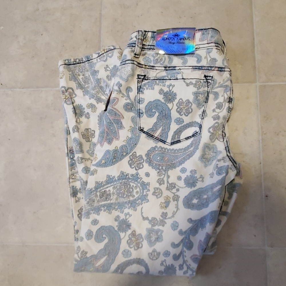 NWT Almost Famous jeans size 11